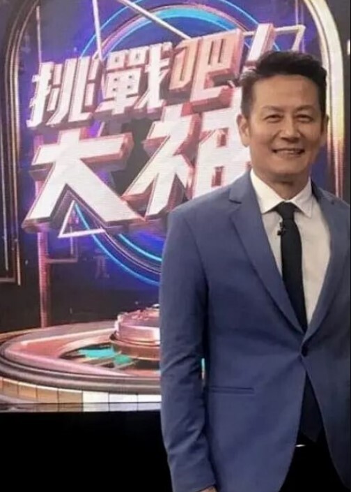 在校大学生大波波人美身材好屁股大道具自慰 - 红灯区域海报